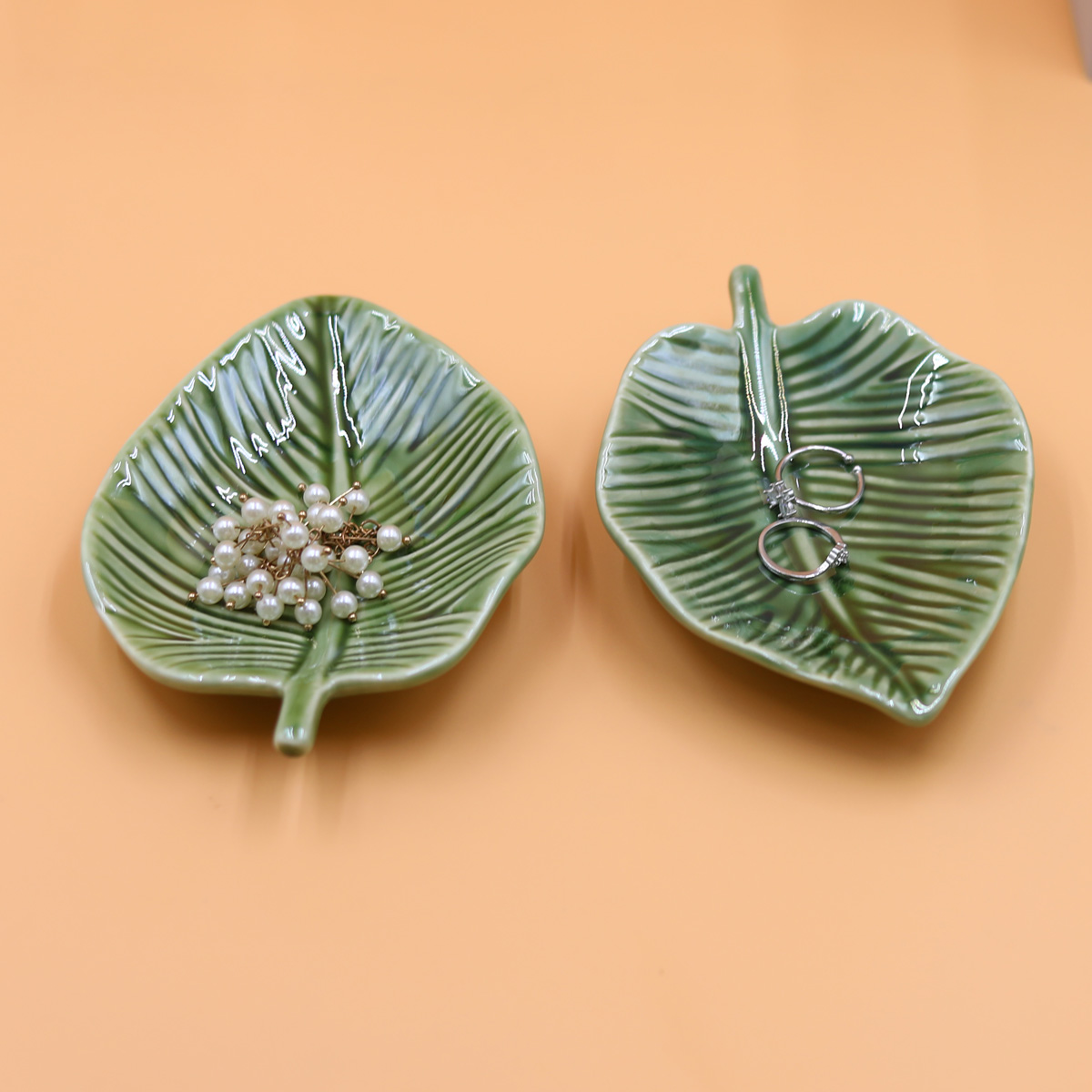 1Pcs Leaf-Shaped Jewelry Organ - Hoop Earrings 评论和价格